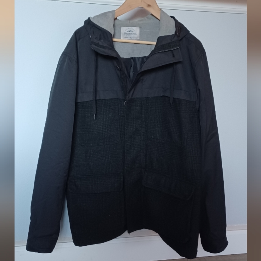 Forestland Men's coat. Size XXL, black
